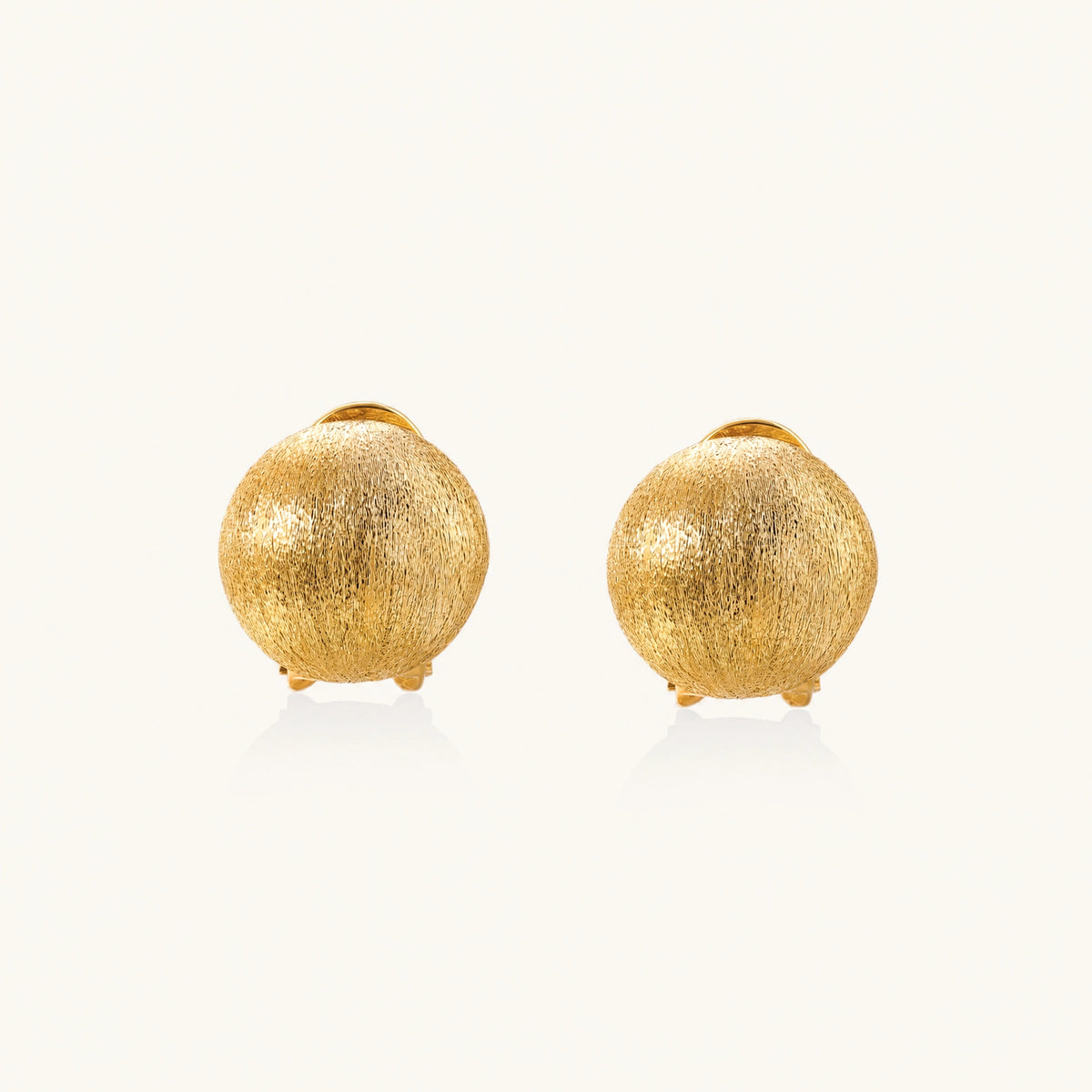 Mattgoldene Dome-Ohrclips - COCELY