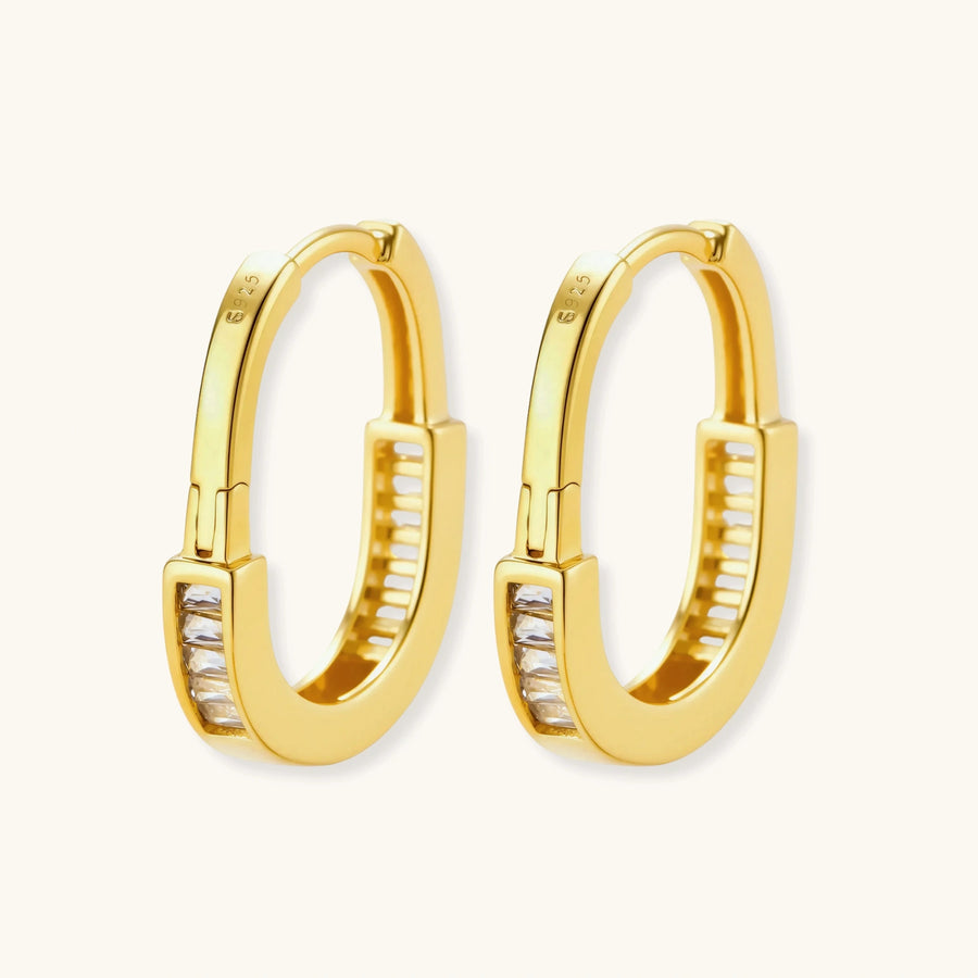 Golden Hour Huggie-Creolen aus vergoldetem Sterling Silber mit Zirkonia-Besatz.